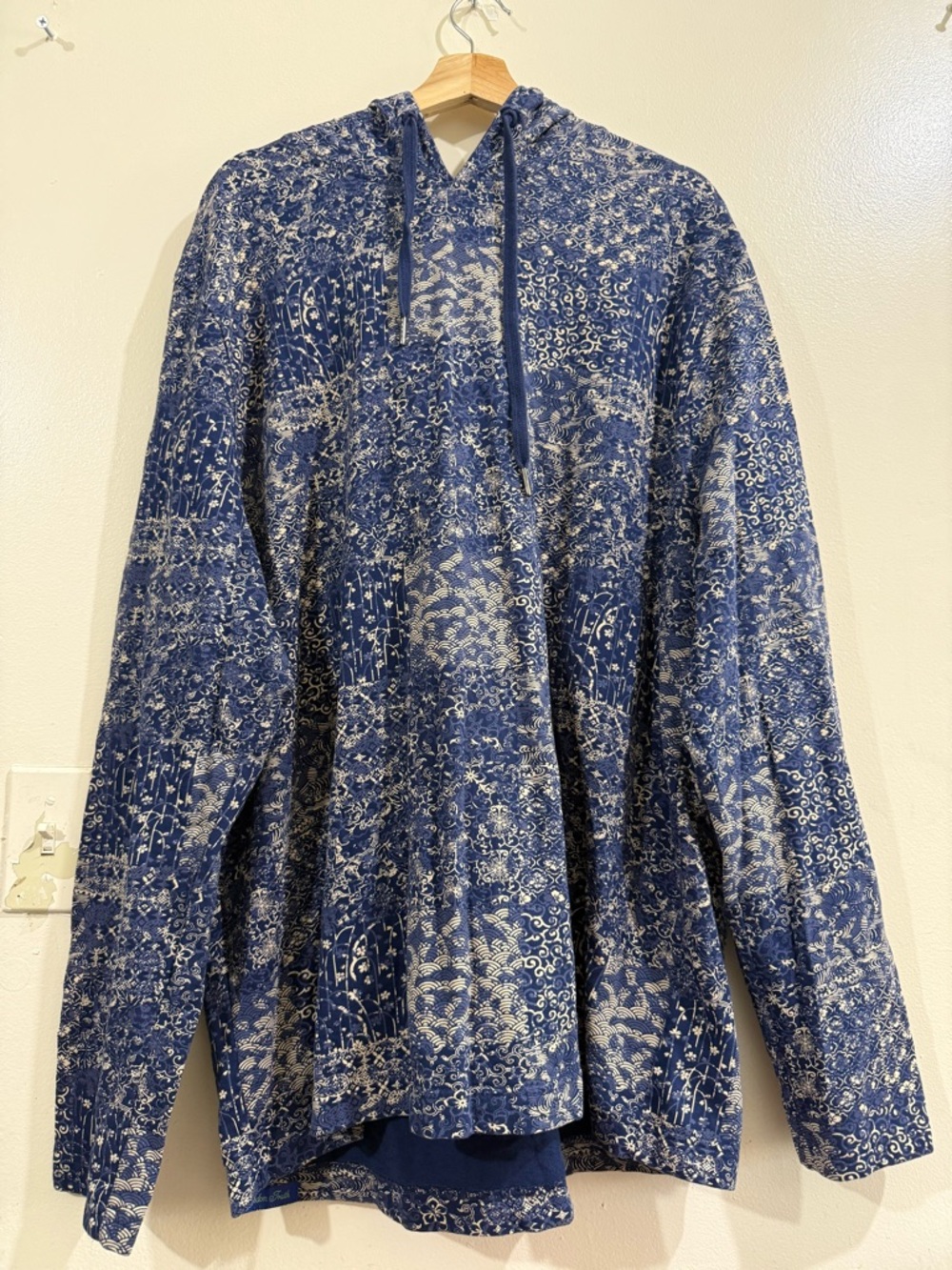 Robert Graham Blue and White Patterned Hooded Sweater